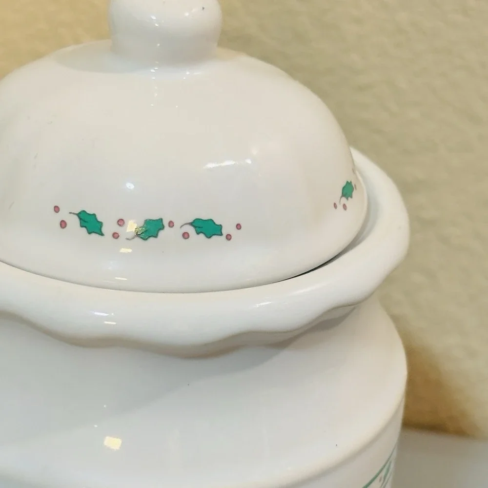 Precious Moments 1994 Porcelain Holiday Christmas Tree Winter  Teapot W/ Lid
